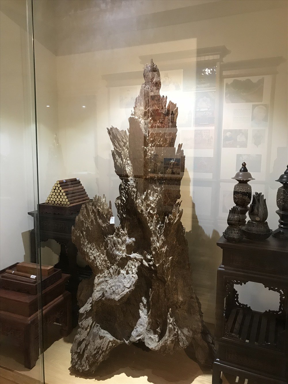 Khối trầm hương trưng bày tại bảo tàng trầm hương Khánh Hòa