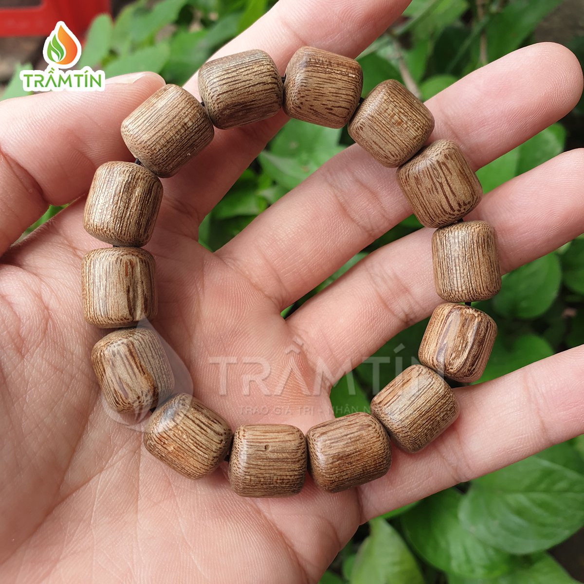 Vòng tay trầm hương tốc rừng núi Nha Trang Khánh Hòa Việt Nam hạt tiện dáng trúc bầu 12mm
