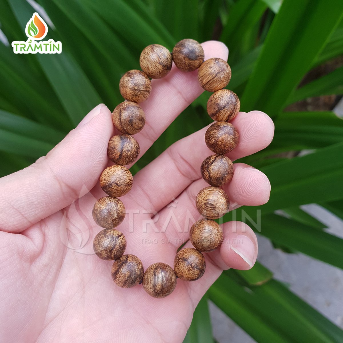 vòng trầm hương kiến tự nhiên malaysia hạt tròn 12mm