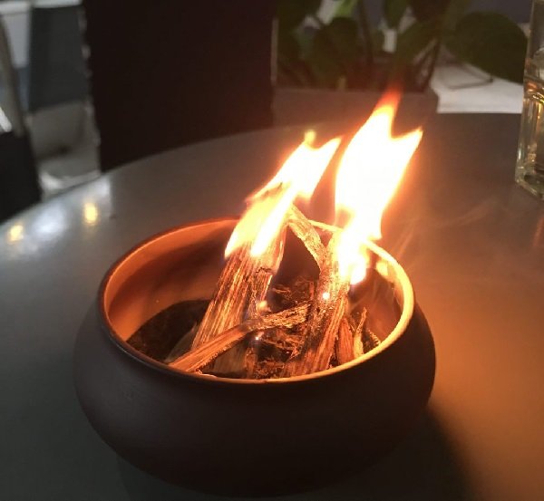 Phương pháp đốt trầm miếng trực tiếp với ngọn lửa