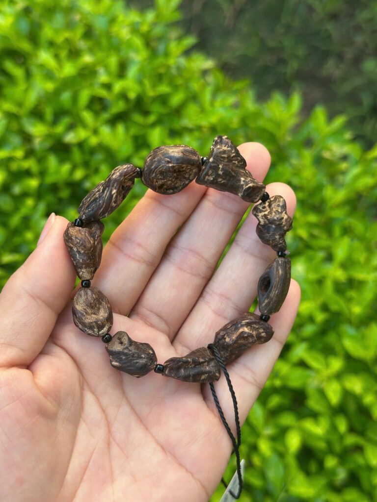 Vòng trầm hương rừng mắt tử chìm nước, sớ dầu ăn bông Tarakan