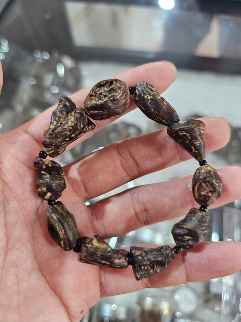 Vòng trầm hương rừng mắt tử chìm nước, sớ dầu ăn bông Tarakan