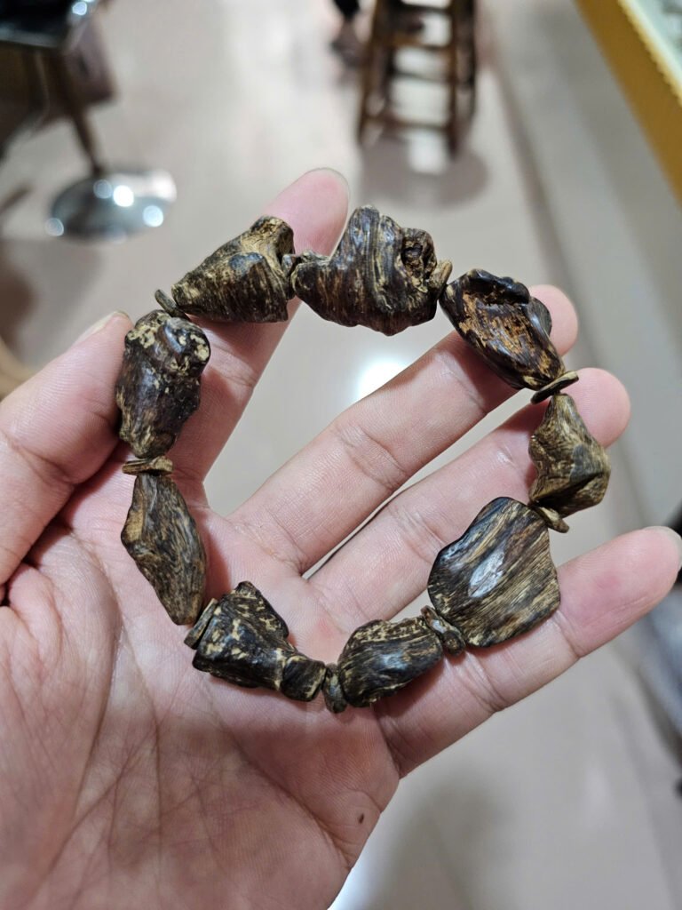 Vòng trầm hương rừng mắt tử chìm nước, sớ dầu ăn bông Tarakan