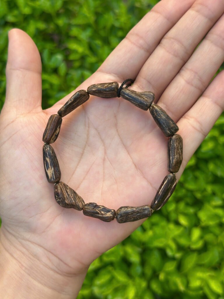 Vòng trầm hương rừng, tự nhiên cao cấp loại 1, chìm nước xuất xứ từ nước Brunei đốt khúc thô mộc