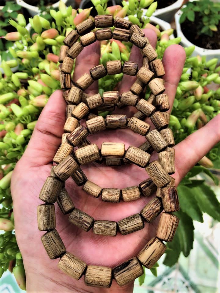 Các chuỗi vòng trầm hương malaysia dáng trúc mộc