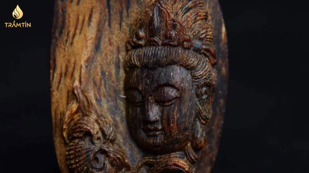 Mặt dây chuyền kỳ nam tạc Phật Quan Âm từ Bạch kỳ nam