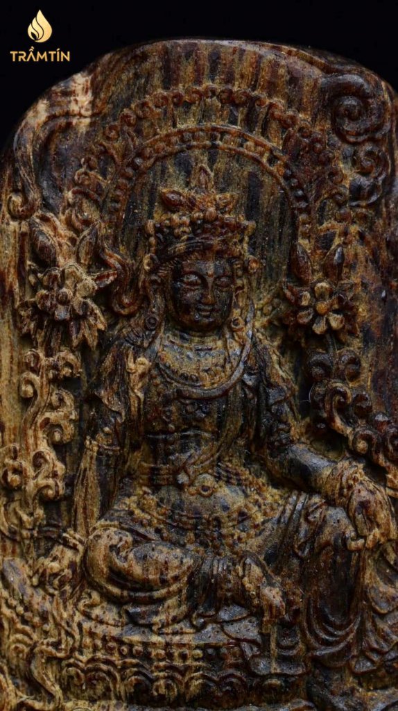 Kỳ nam tạc tượng Phật tinh xảo