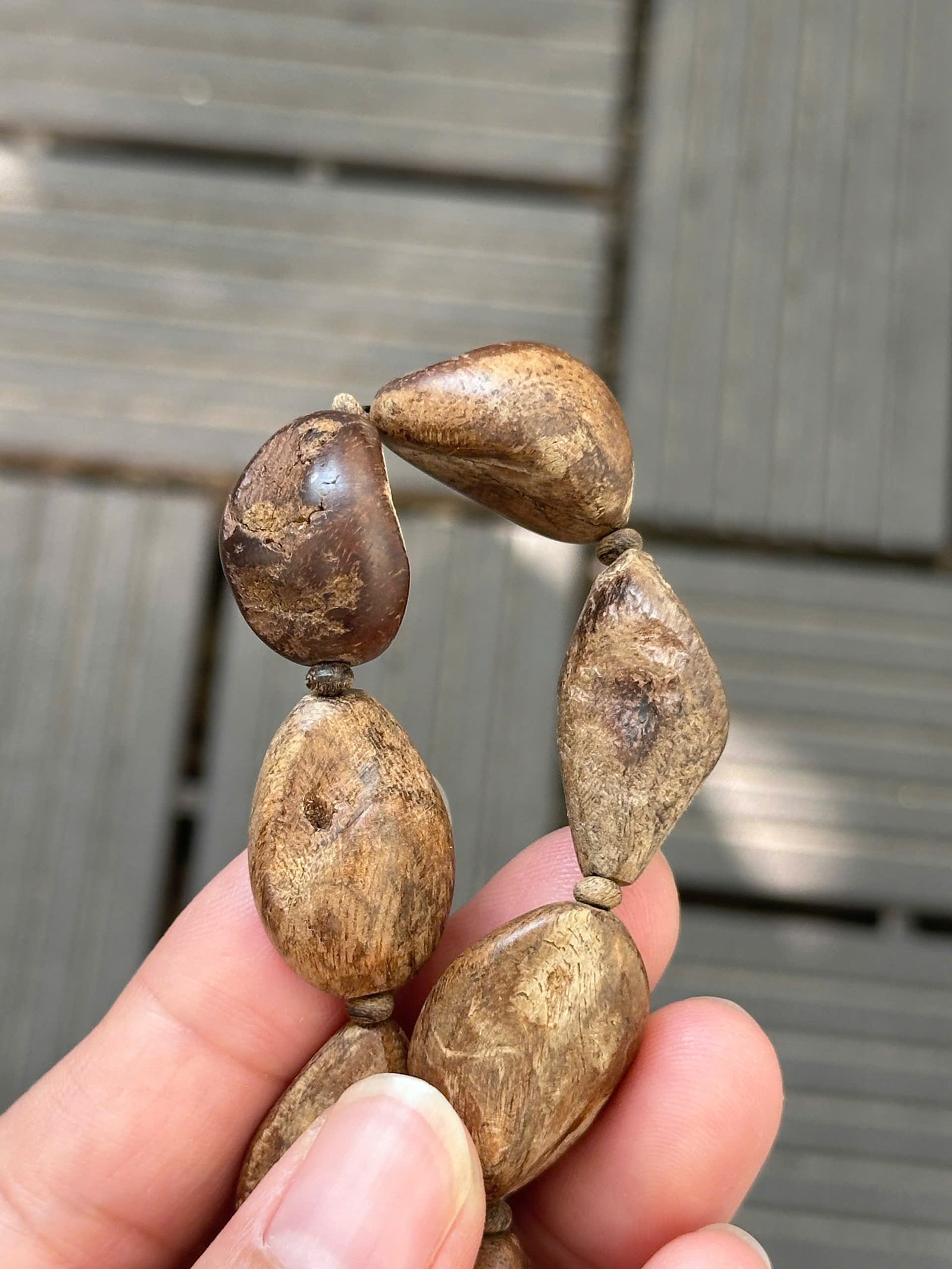 Vong_tram_huong_mat_tu_ruc_chim_Isabel_Phillip_15,16g_15 Vòng trầm hương rục chìm mắt tử Phillip