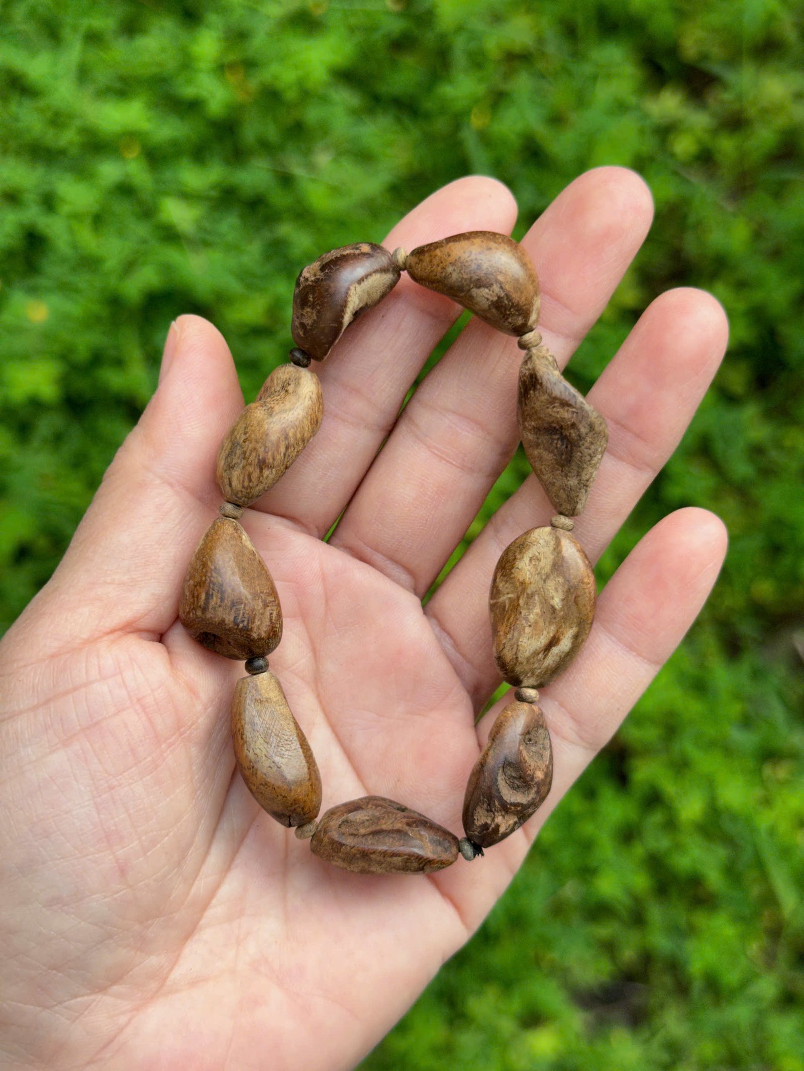 Vong_tram_huong_mat_tu_ruc_chim_Isabel_Phillip_15,16g_6 Vòng trầm hương chìm nước, mắt tử nặng 15,16g