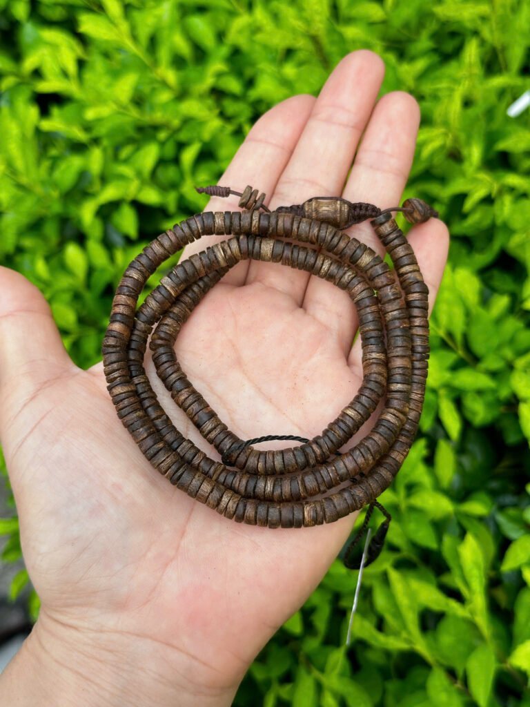 vòng trầm hương cuốn tay 4 vòng nút rừng Phillip