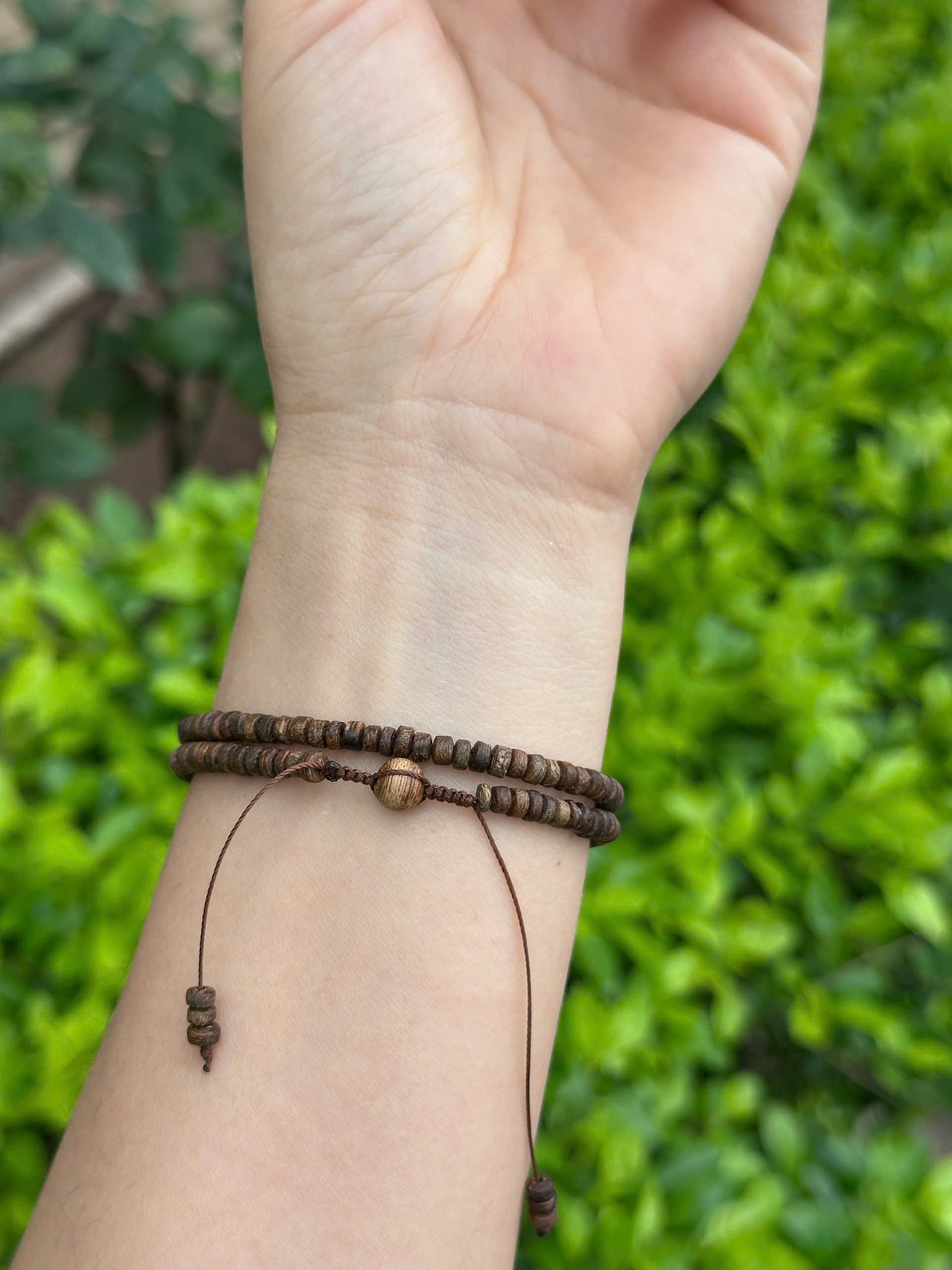 Vong_tram_huong_can_chim_Tarakan_nut_manh_size_3_ly_cuon_tay_2_vong_6 TTA36025 – Vòng trầm hương Tarakan cận chìm dạng nút cuốn tay 3 vòng