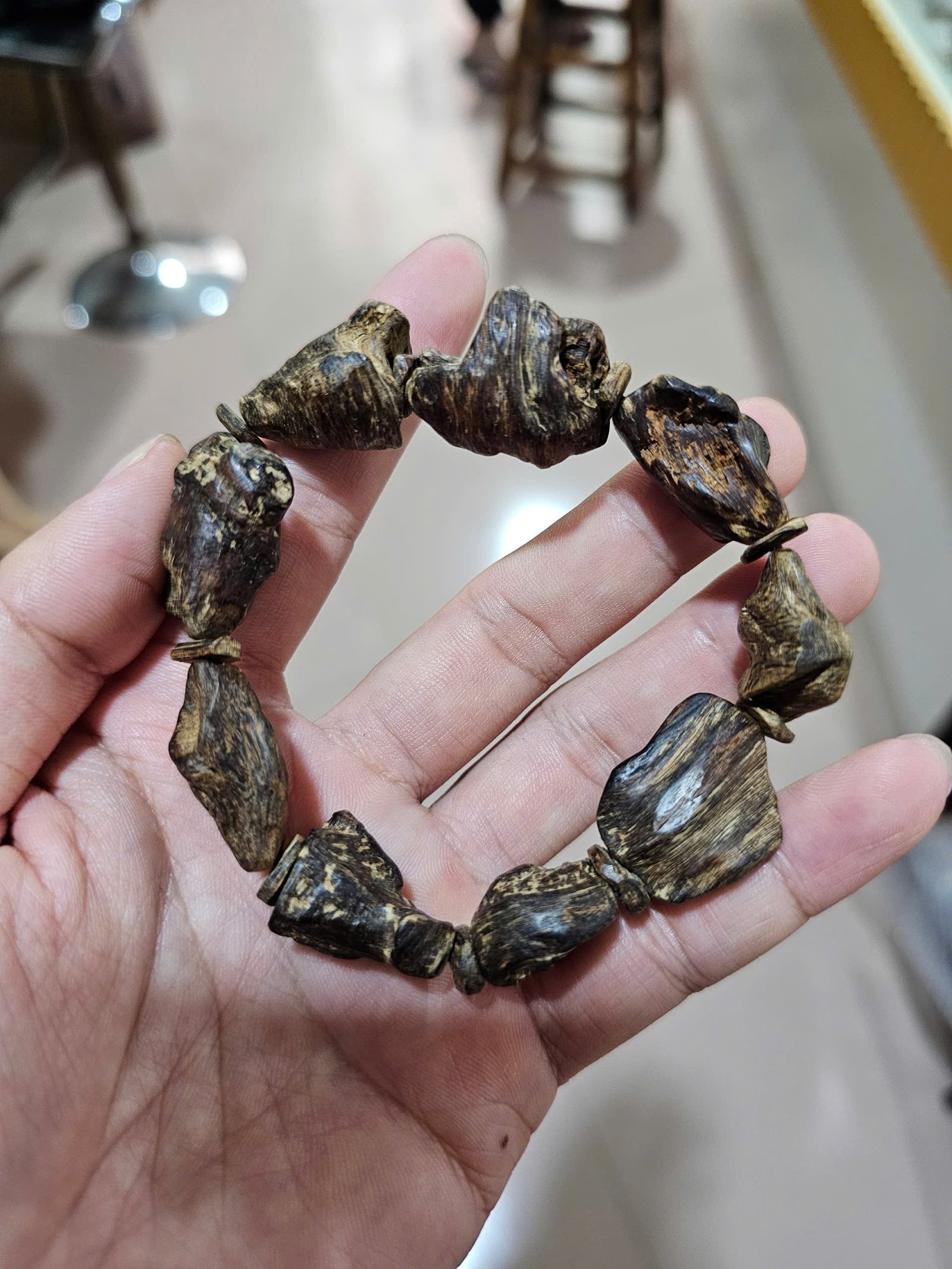 Vòng trầm hương rừng mắt tử chìm nước, sớ dầu ăn bông Tarakan