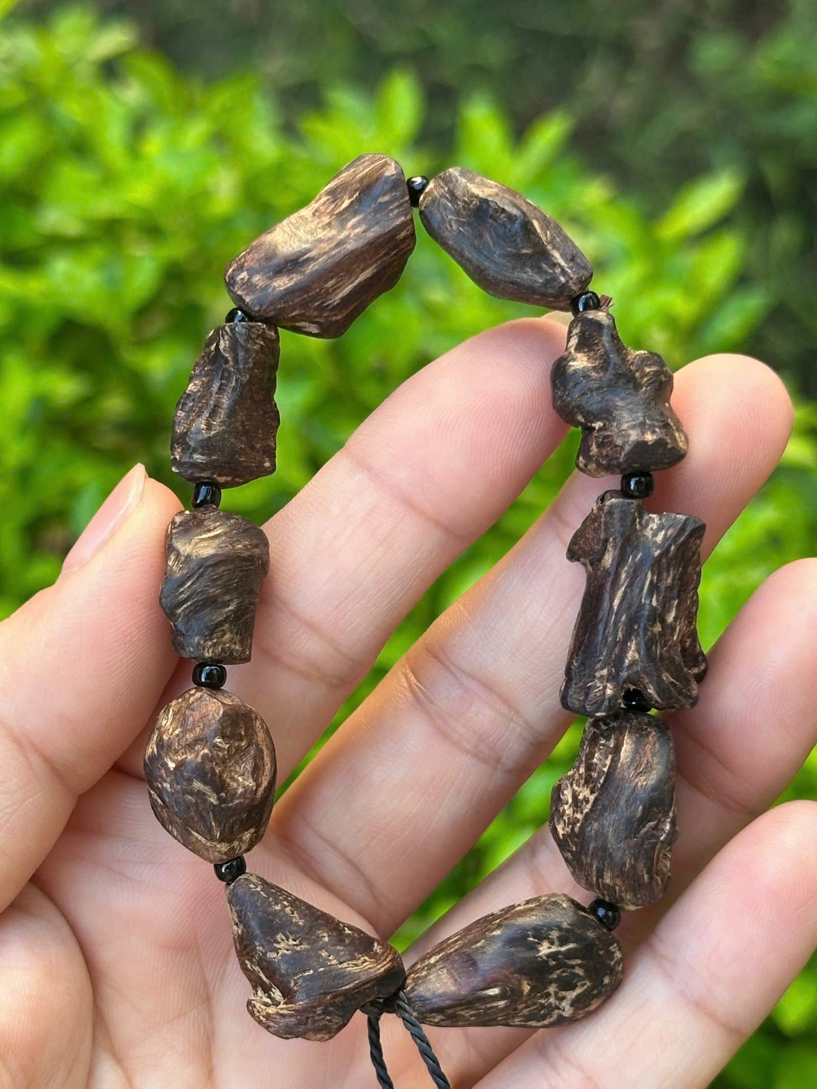Vòng trầm hương rừng mắt tử chìm nước, sớ dầu ăn bông Tarakan